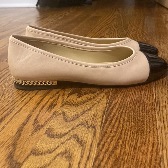 Michael Kors size 6 flats - Picture 2 of 4